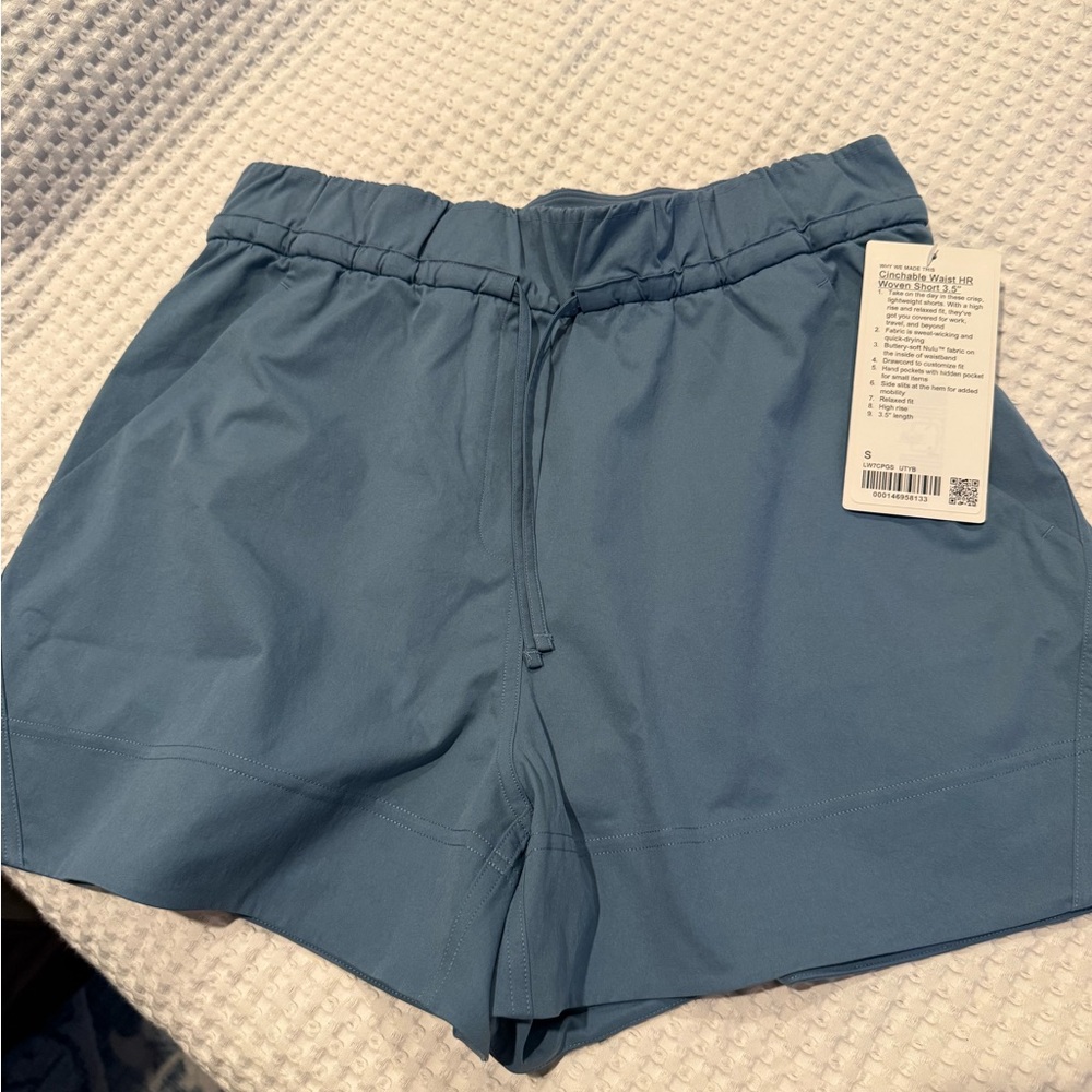 lululemon athletica Blue cinchable waist HR woven shorts 3.5” - Size S NWT